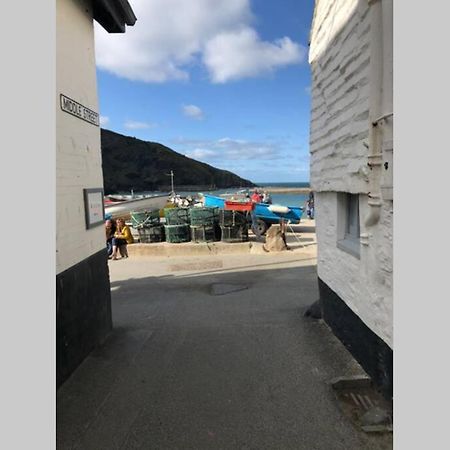Molls Yard Newly Decorated Apartment Port Isaac Bagian luar foto