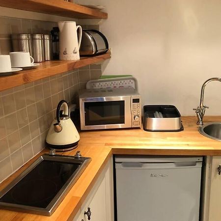 Molls Yard Newly Decorated Apartment Port Isaac Bagian luar foto