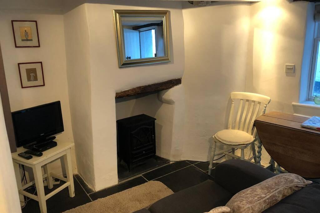 Molls Yard Newly Decorated Apartment Port Isaac Bagian luar foto
