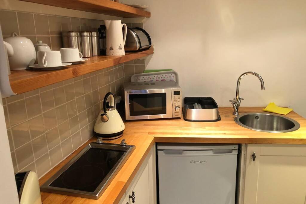 Molls Yard Newly Decorated Apartment Port Isaac Bagian luar foto